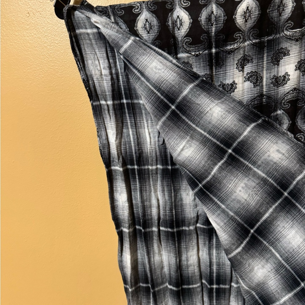 Stetson reversible cotton scarf, black and white. - Picture 2 of 5